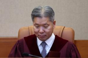 공수처, ‘골프 접대 의혹’ 이영진 헌법재판관 불기소
